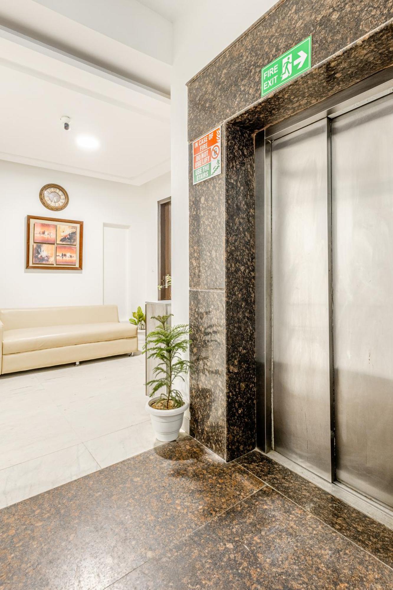 Lime Tree Service Apartment Golf Course Road, Gurgaon Bagian luar foto