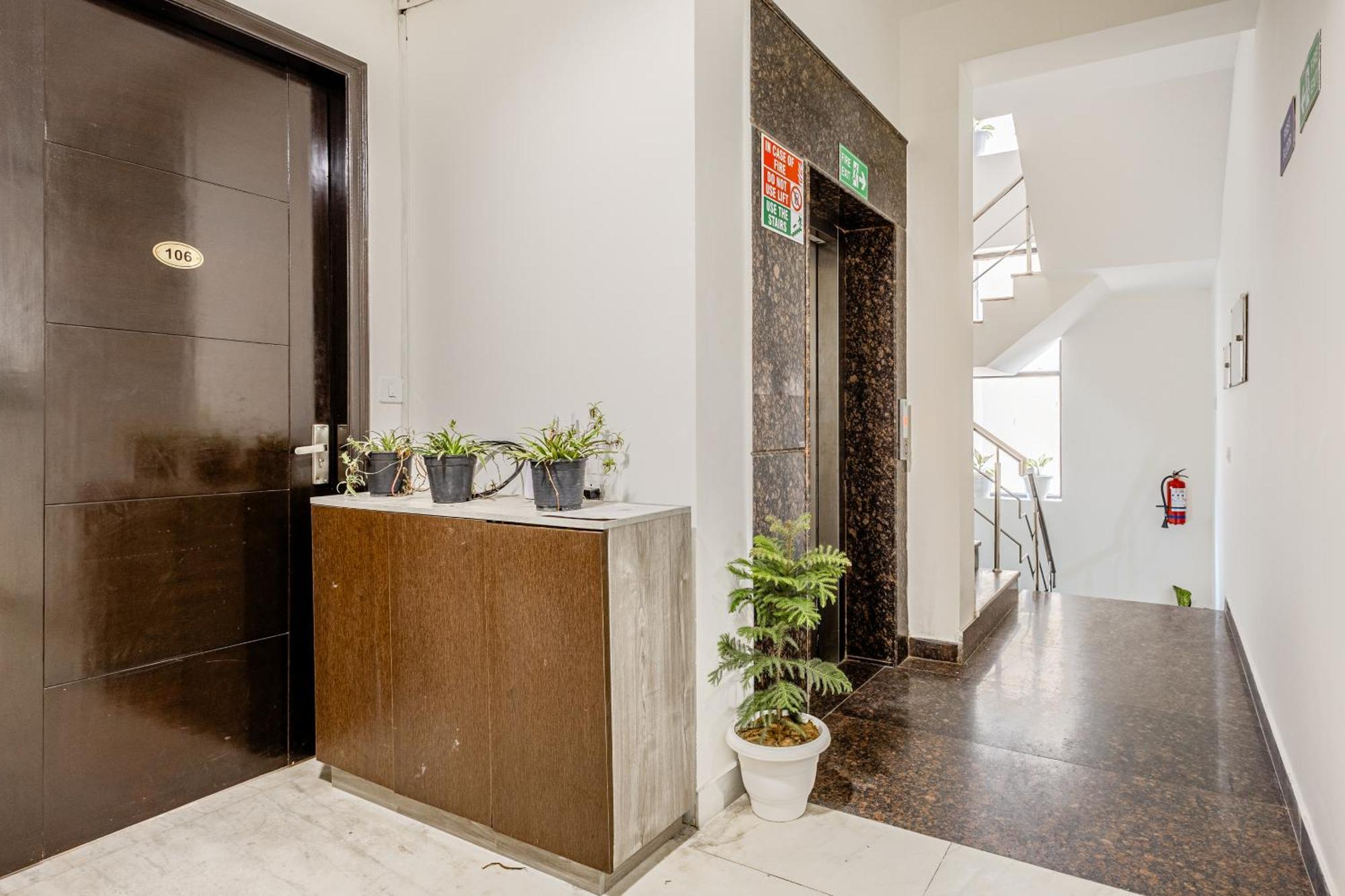 Lime Tree Service Apartment Golf Course Road, Gurgaon Bagian luar foto